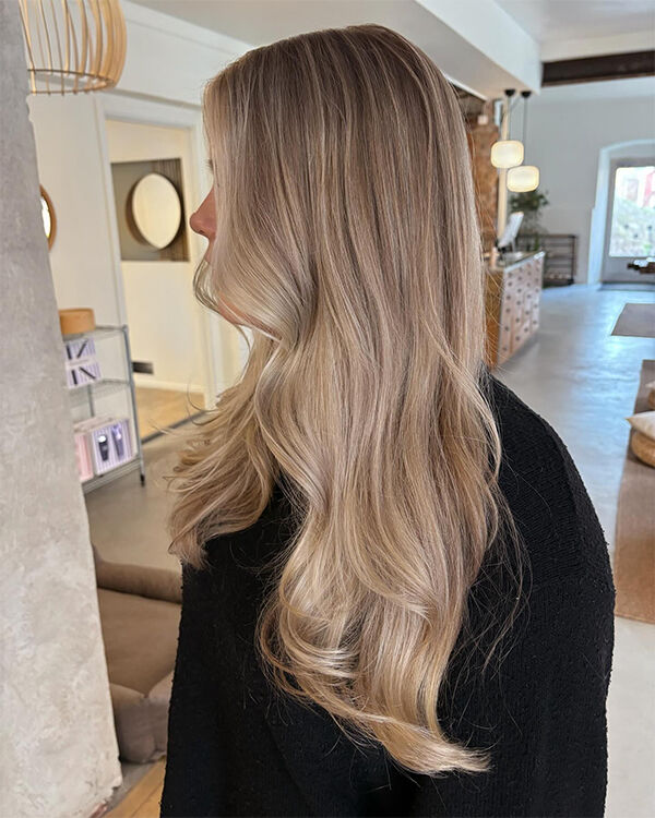 Бежевый блонд. Фото: @stylistbellabjork